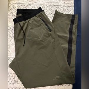 Men’s green north face wind breaker pant xl